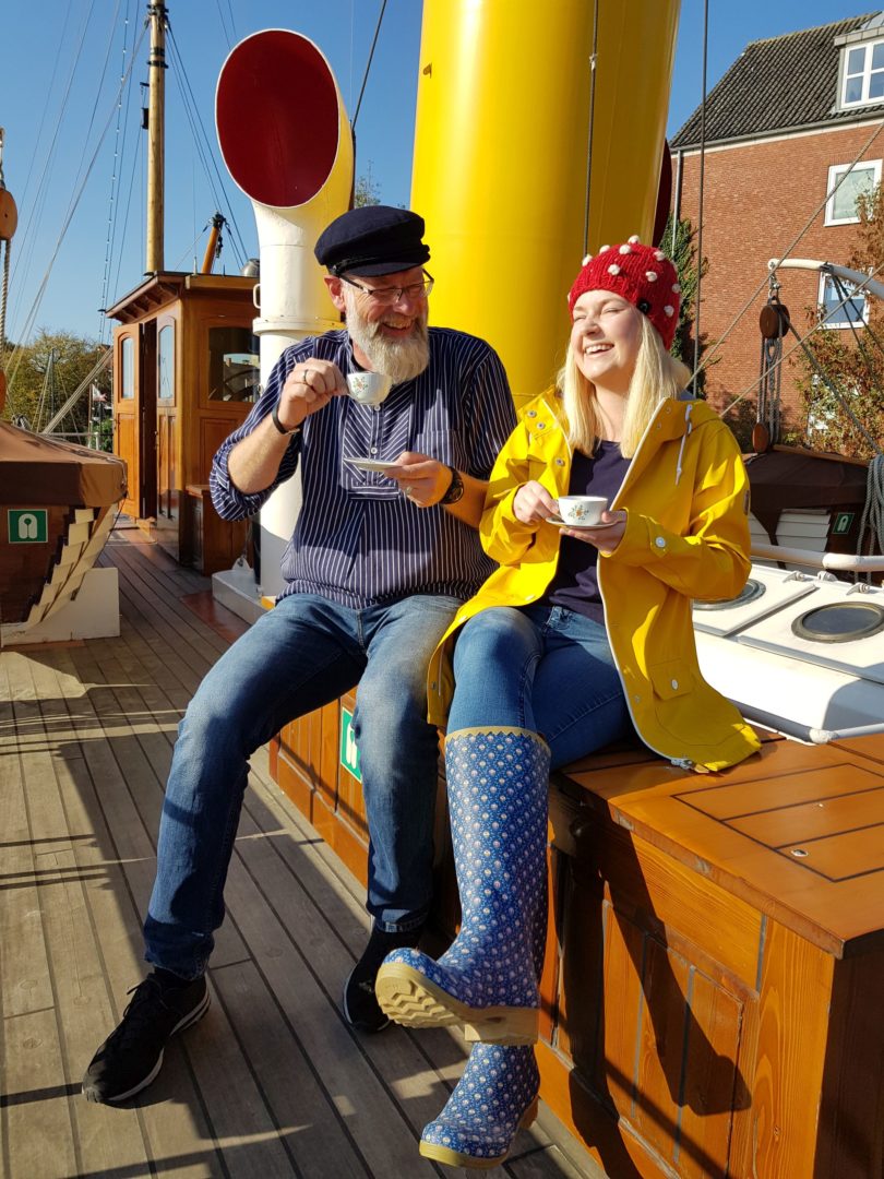 Ostfriesisches Plattdeutsch Teetied Ostfriesland ReiseMagazin rund