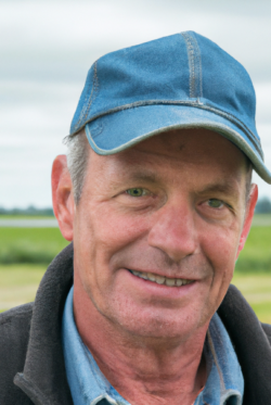 Zwischen Teeplantagen und Teetied - Ein Tag an der Seite von Teebauer Focke Janssen