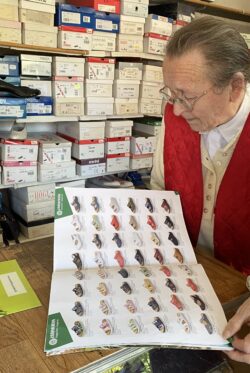 Der ganz besondere Schuhladen der 94-jährigen Gerta Weber in Ditzumerverlaat