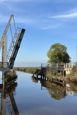 Unterwegs mit dem Torfschiff "Die Hoffnung" in Rhauderfehn